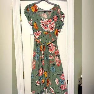 Pale green floral, full skirt short sleeved dress. SHEIN size 4X